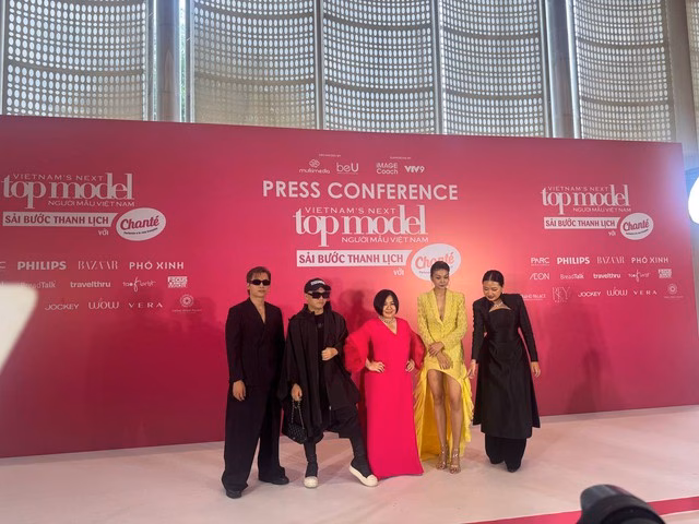 Siêu mẫu Thanh Hằng làm giám khảo Vietnam’s Next top Model 2025 Dàn giám khảo trên thảm đỏ - Ảnh: VIỆT HÙNG