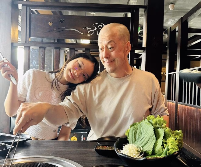 Thu Phượng hạnh phúc khi con gái được cả gia đình chồng yêu thương ở Hà Lan Hình ảnh 2 bố con quấn quýt khiến nhiều người ngưỡng mộ.