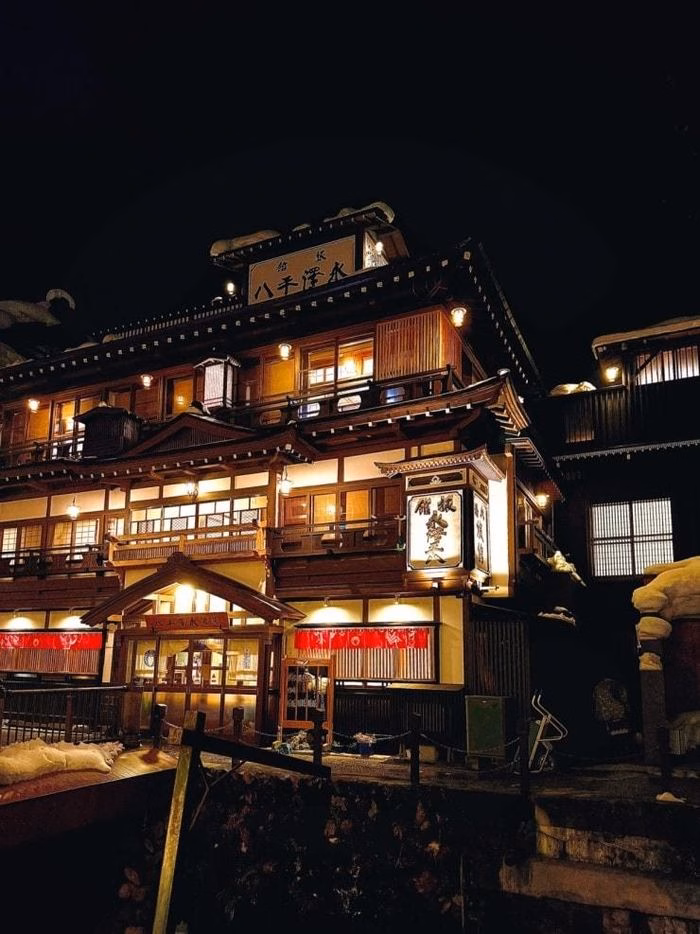 Cảnh Ginzan Onsen gợi nhớ Spirited Away