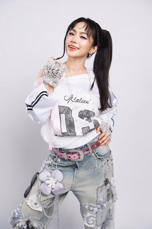 Nhiều kh&aacute;n giả đ&atilde; d&agrave;nh nhiều lời khen cho vẻ đẹp trẻ trung, dường như 