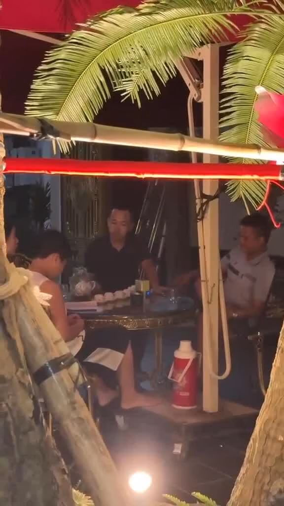 Bi h&agrave;i chuyện phạt con lười học