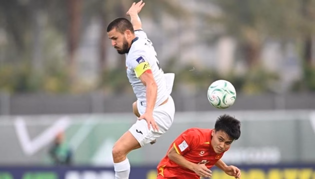 Said Datsiev khen ngợi h&agrave;ng tiền vệ U23 Việt Nam