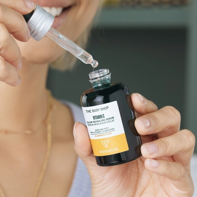 The Body Shop &ndash; serum vitamin C chiết xuất từ cam Kakadu, tăng độ đ&agrave;n hồi