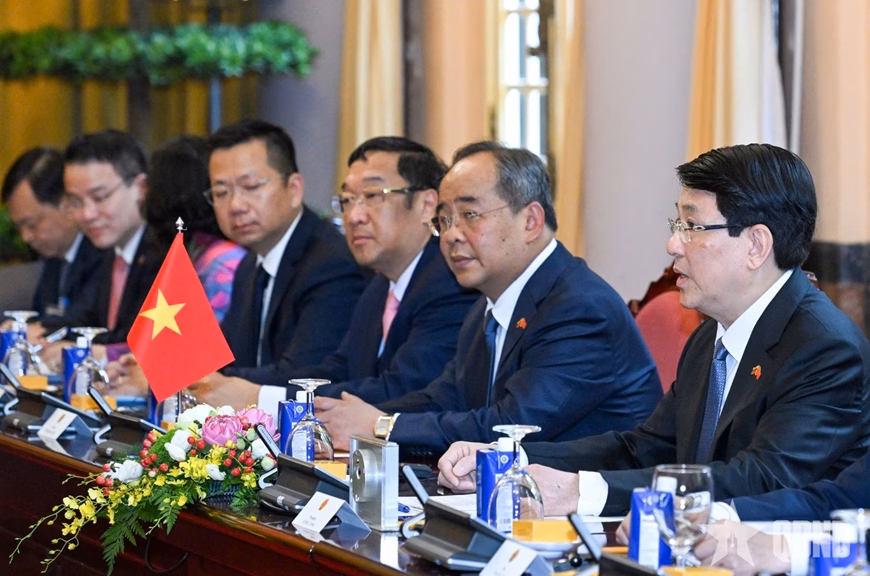 Đoàn cấp cao Việt Nam tại hội đàm Chủ tịch nước Lương Cường cùng đoàn cấp cao Việt Nam tại hội đàm