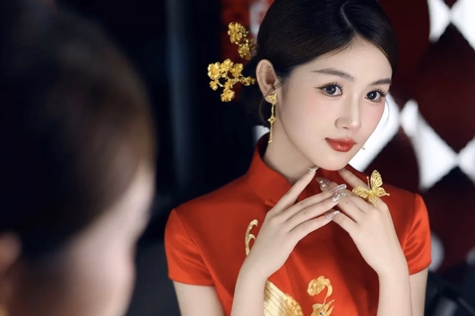 Thuê trang sức cưới Cô dâu Trung Quốc chuyển sang thuê trang sức cưới