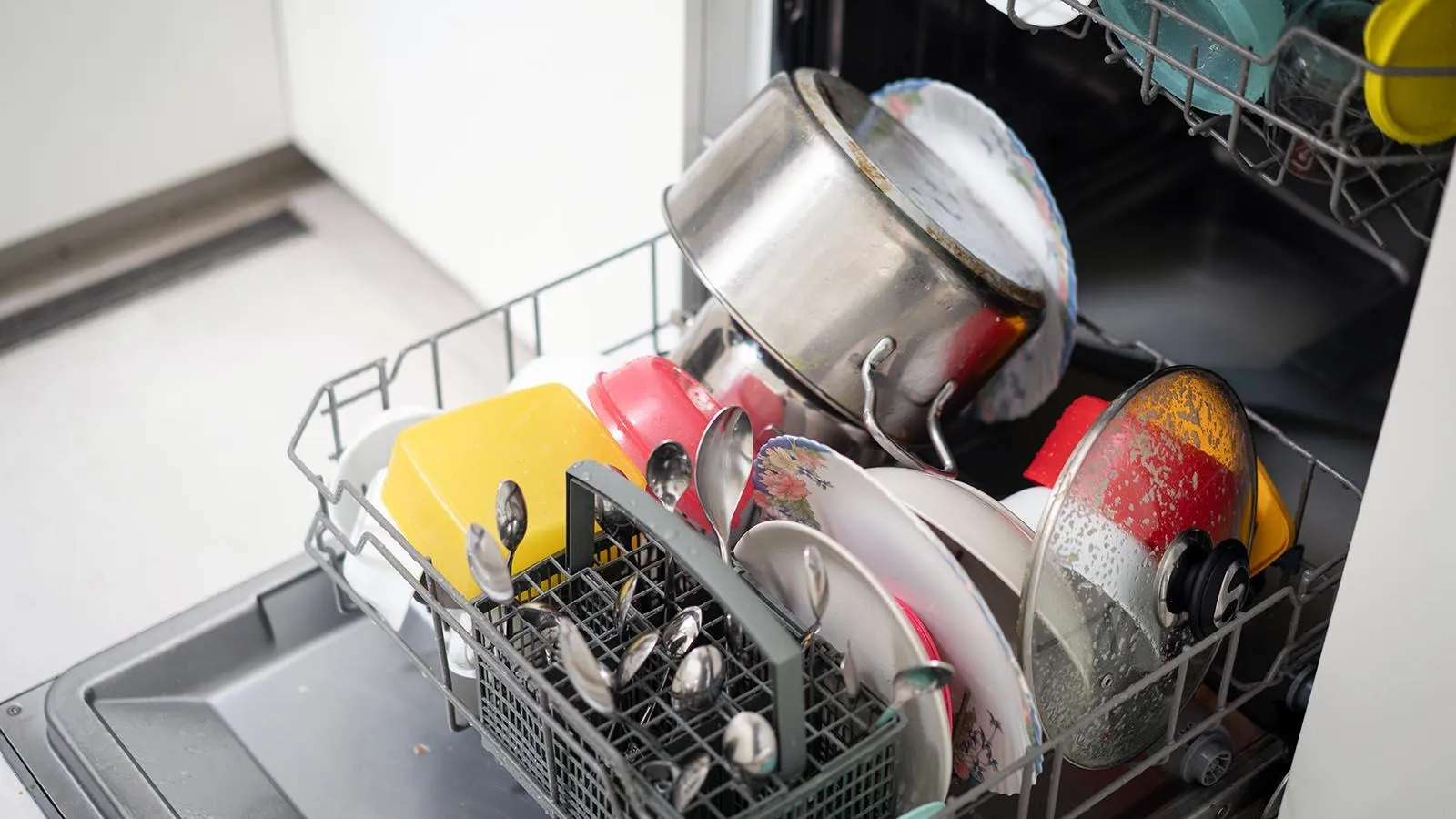 Chọn mua sản phẩm tẩy rửa phù hợp Sản phẩm tẩy rửa máy rửa chén