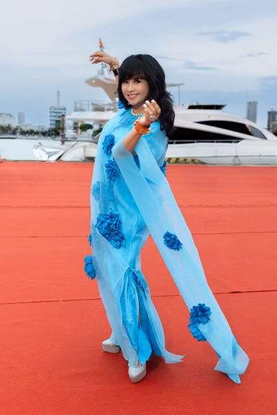Thanh Lam và chồng bác sĩ sánh đôi dự show thời trang bên bờ sông Hàn - 4