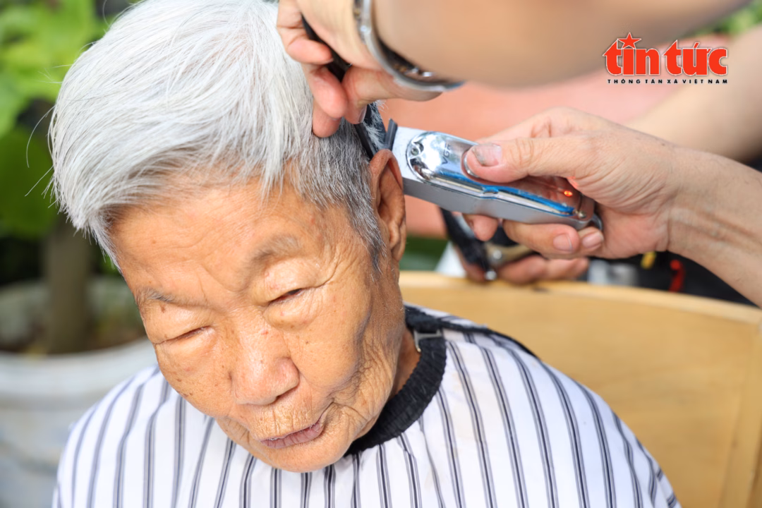 Gói hẹn đẹp tình yêu thương: Salon cùng barbershop chung tay giúp người nghèo và bệnh nhân ở Sài Gòn Chú thích ảnh