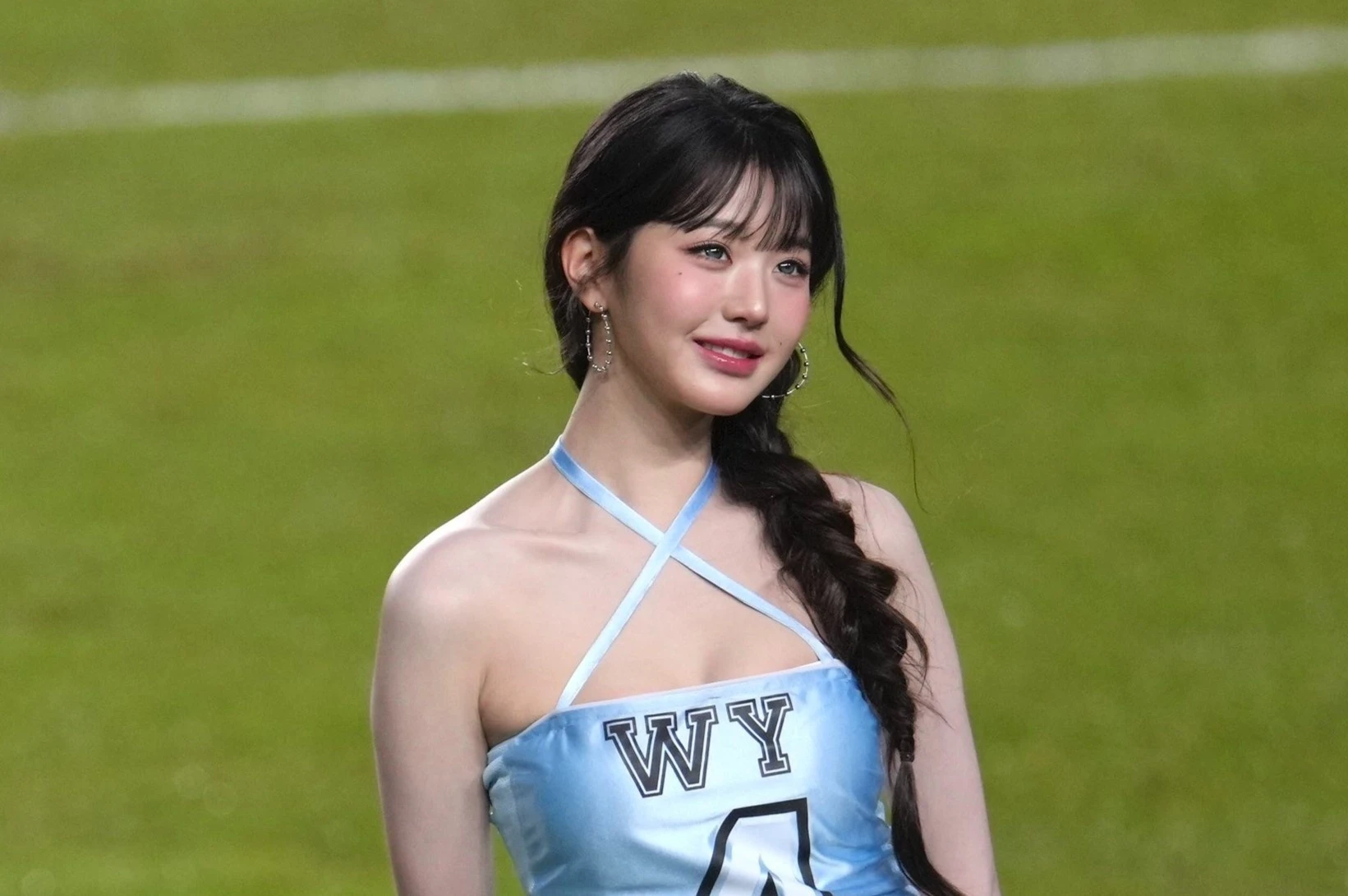 Con trai tỷ phú Hà Hồng Sân bị đồn có con riêng, lên tiếng phủ nhận Jang Won Young mặc váy quá ngắn bị phản ứng