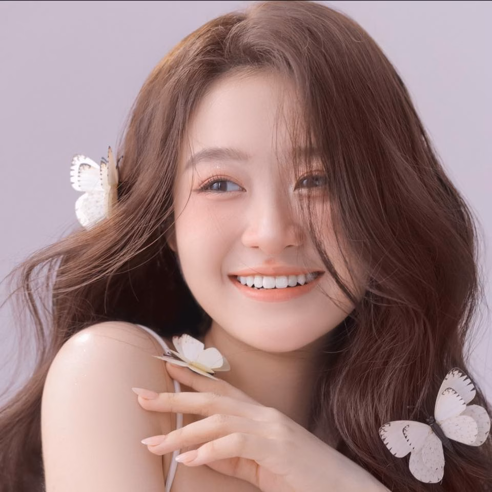 Lê Huỳnh Bảo Ngọc: Hoa khôi nhí Tây Đô và hành trình tỏa sáng trong showbiz Visual ở tuổi 17 của Bảo Ngọc khiến nhiều người trầm trồ vì quá xinh