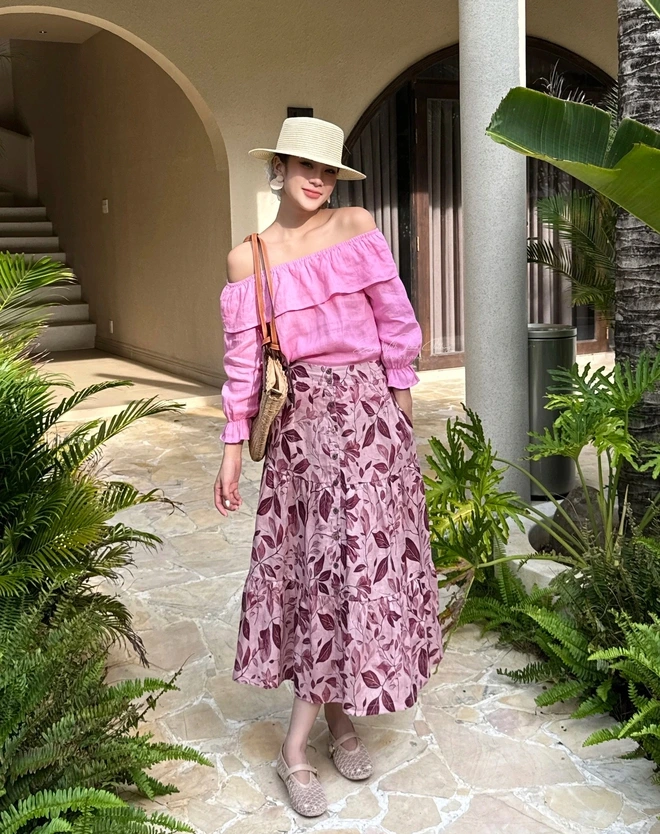 Mùa thu 2025 ngập sắc hoa với váy midi rực rỡ của các thương hiệu Việt Bảng màu và họa tiết hoa giúp nàng tỏa sáng trong mùa thu 2025- Ảnh 2.