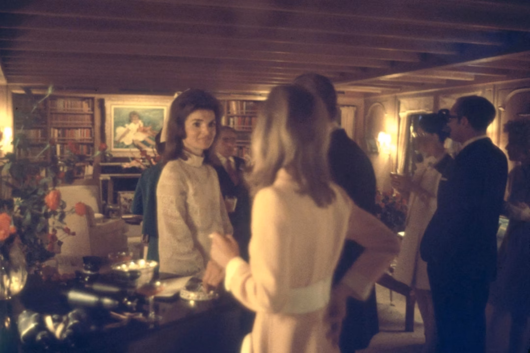 Phong cách vượt thời gian của Jackie Kennedy hé lộ những bức ảnh hiếm hoi của cựu đệ nhất phu nhân jackie kennedy hình ảnh 14