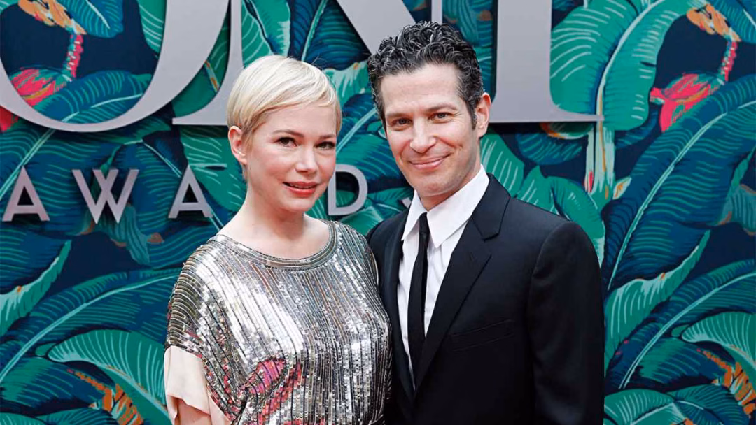 Sao Hollywood ồat chuẩn bị đón con đầu lòng, Nara Smith sắp có con thứ 4 Michelle Williams Secretly Welcomed Baby No 4 Via Surrogate