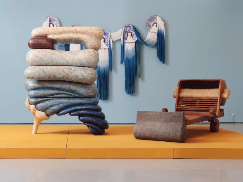 Triển lãm WYRD: Vườn thú nhồi bông hé mở câu chuyện về sự khác biệt Triển lãm "Objects: USA 2024"-Tuyển tập nghệ thuật độc bản