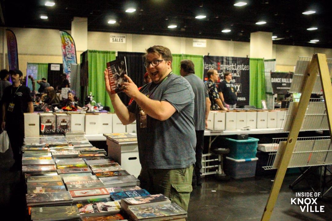 Cửa hàng làm đẹp Amulet Parlor – nơi vẻ đẹp và tính bền vững gặp nhau Grant Mitchell Co-owner of Nirvana Comics, CreepyCon, August 2025