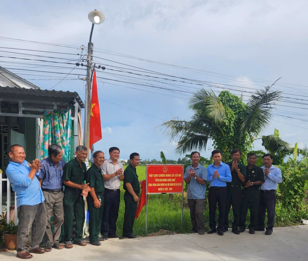 Đà Nẵng ra quân vệ sinh môi trường biển và phát động phong trào xây dựng cảnh quan xanh – sạch – đẹp Dịp này, xã Cờ Đỏ cũng tổ chức khánh thành cầu, tặng nhà Đại đoàn kết, đưa vào hoạt động tuyến đường đèn chiếu sáng... Các hoạt động hướng đến chào mừng 80 năm Cách Mạng Tháng Tám, Quốc khánh 2/9 và Đại hội Đảng các cấp.