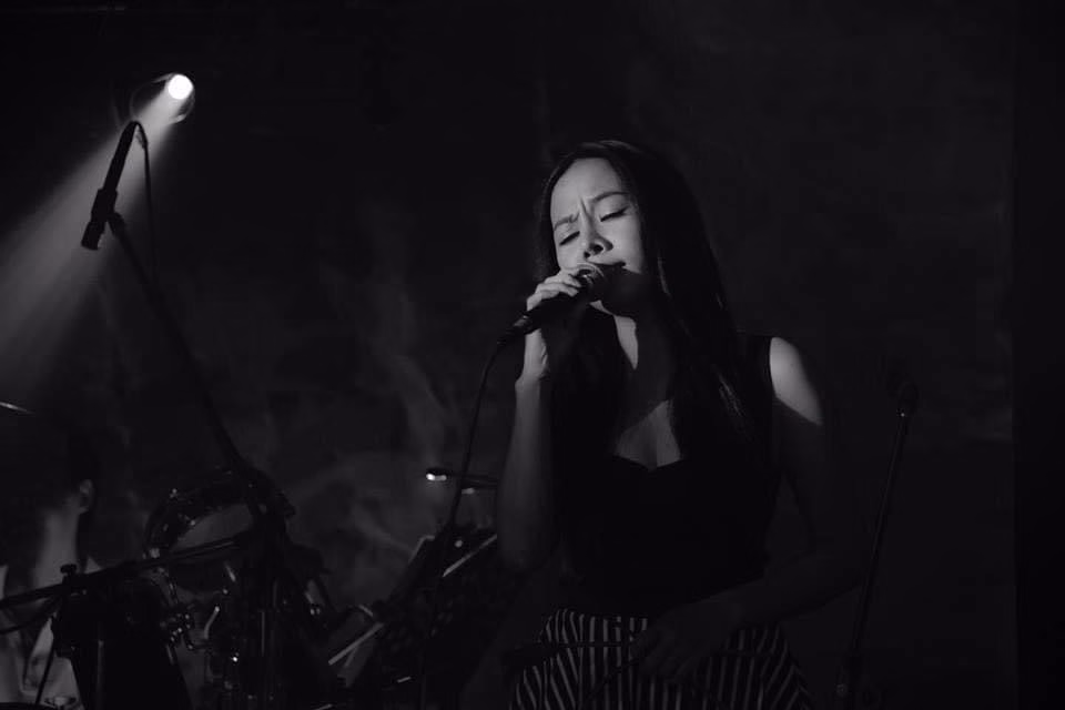 Ca sĩ Khánh Hồng quay lại khán giả với MV đầy ý nghĩa "Mẹ Của Con"