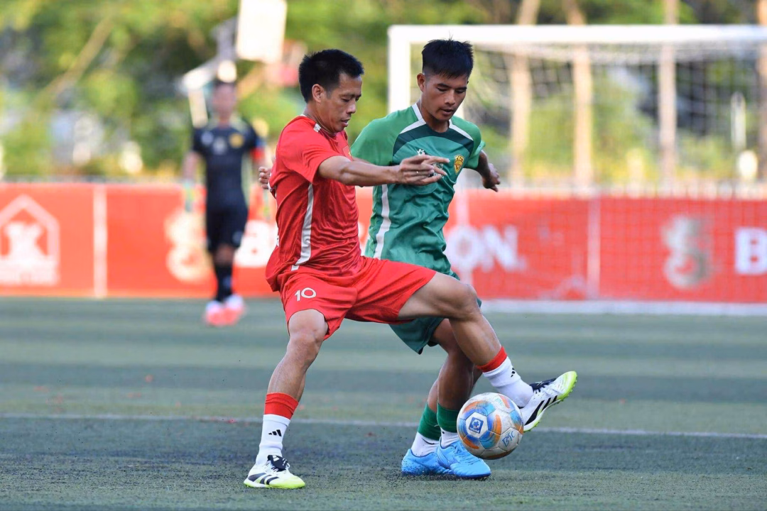 Màn đối đầu trao trọn yêu thương của các cầu thủ