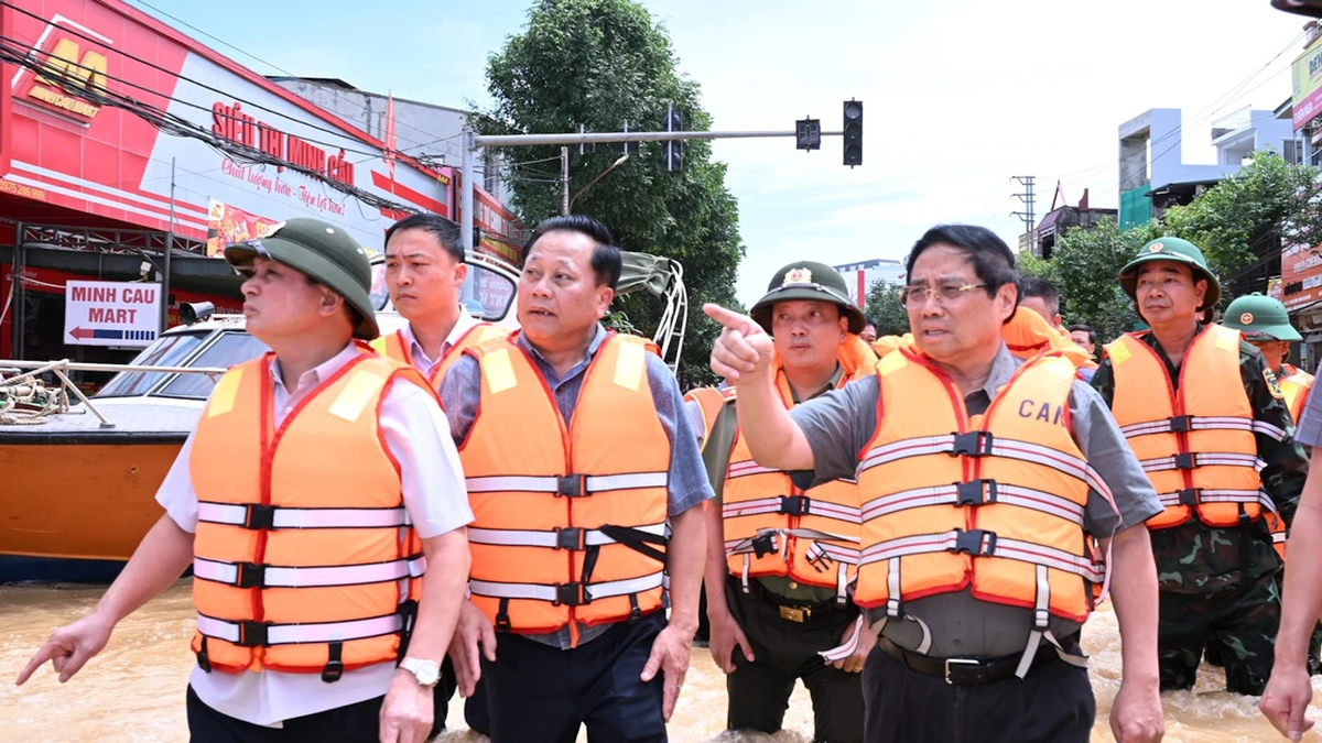 [Ảnh] Thủ tướng Phạm Minh Chính thị sát, chỉ đạo công tác khắc phục hậu quả mưa lũ sau bão tại Thái Nguyên