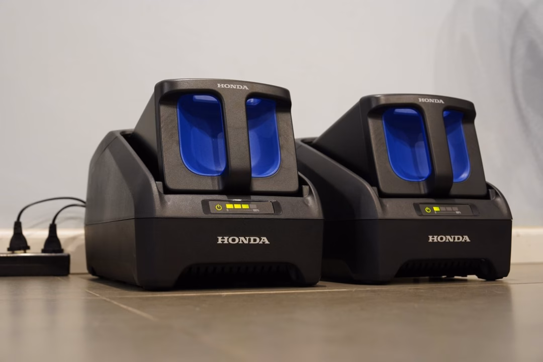 Bộ pin tháo rời của xe máy điện Honda - Ảnh: THÚC LINH