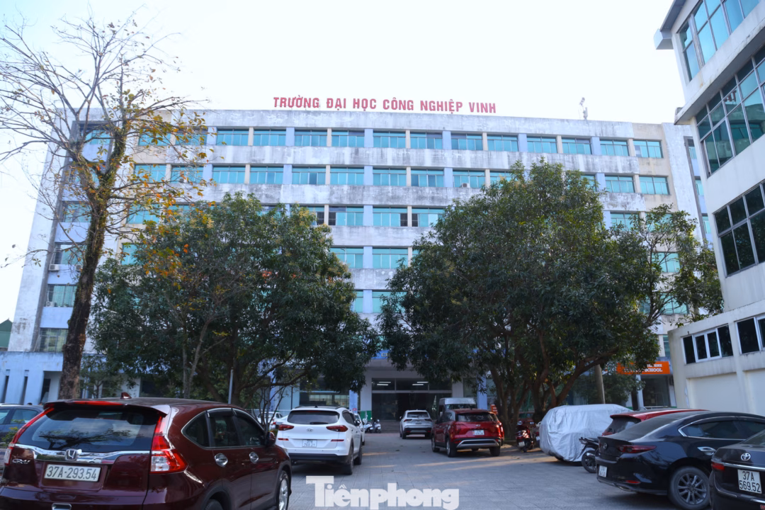 Gi&aacute;o vi&ecirc;n v&agrave; học sinh phải thu&ecirc; ph&ograve;ng học tại Trường Đại học C&ocirc;ng nghiệp Nghệ An