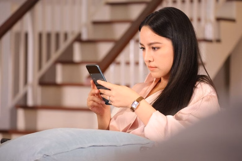 Ảnh minh họa: tin nhắn ch&uacute;c mừng chồng cũ trong đ&ecirc;m t&acirc;n h&ocirc;n