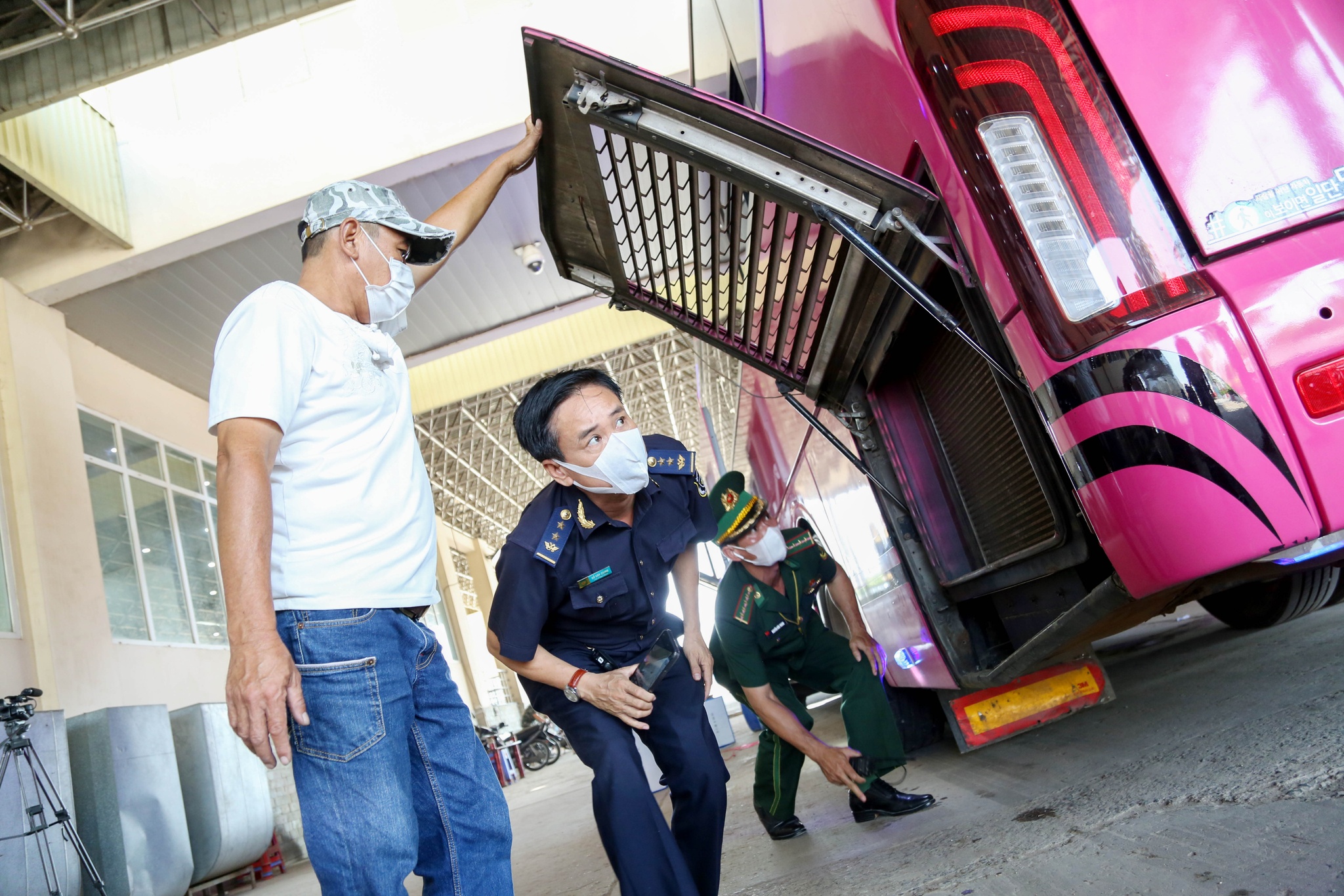 Tết của các chiến sĩ biên phòng: Ngày đêm tuần tra kiểm soát, bảo vệ an toàn tuyến biên giới - ảnh 4