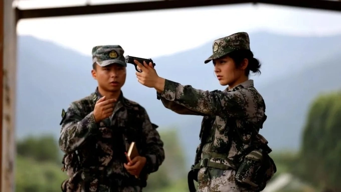 Xạ thủ bắn tỉa Buzainafu Yasenjiang Xạ thủ bắn tỉa Buzainafu Yasenjiang của quân đội Trung Quốc