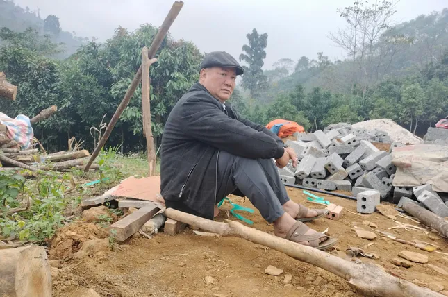 Ông Triệu Tài Ngân mong bà con, làng xóm được quây quần, đùm bọc nhau Chuyện xóa nhà tạm ở vùng cao - Bài 8: Hiến đất mở đường, làm khu dân cư ảnh 2