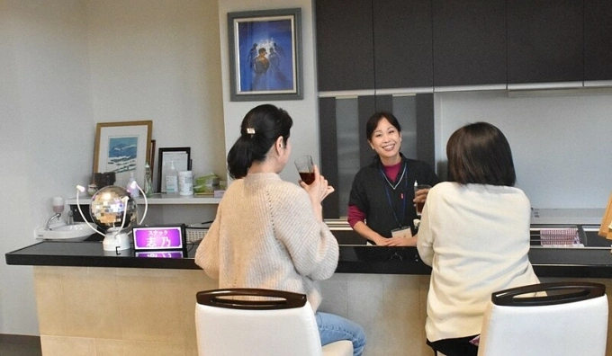 Một buổi tư vấn, chia sẻ kinh nghiệm cai rượu dành cho phụ nữ ở bệnh viện Sanko, Nhật Bản hồi tháng 4