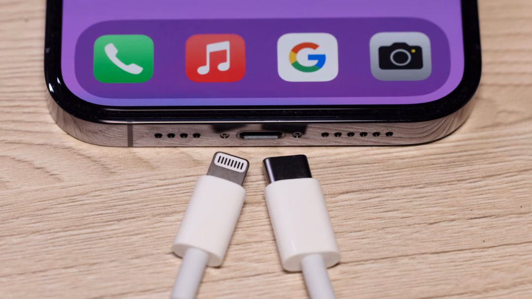Sạc iPhone tại nơi công cộng: Nguy cơ bảo mật hay nỗi lo bị thổi phồng? Sạc iPhone tại nơi công cộng: Nguy cơ bảo mật hay nỗi lo bị thổi phồng?