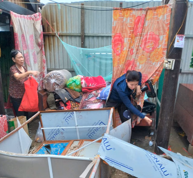 Ngôi nhà bà Cao Thị Thanh bị đổ sập Ngôi nhà bà Cao Thị Thanh bị đổ sập