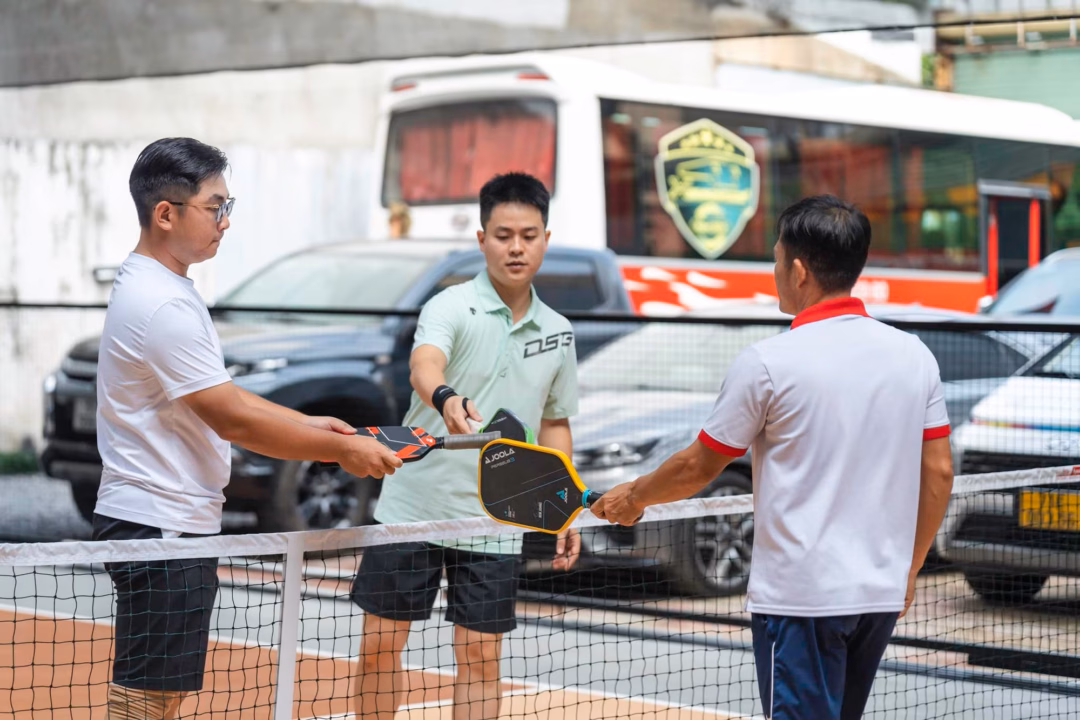 Khởi động pickleball Khởi động kỹ trước khi chơi pickleball