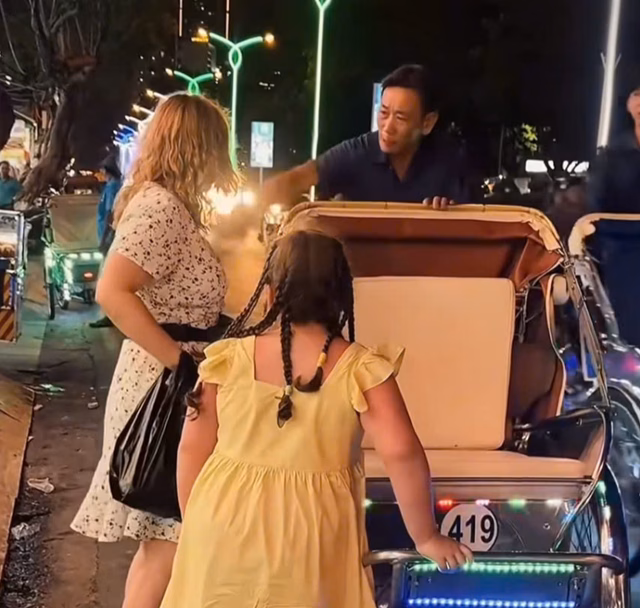 Tài xế xích lô giải thích hành động giật tiền du khách Vụ tài xế xích lô giật tiền từ tay du khách nước ngoài ở Nha Trang