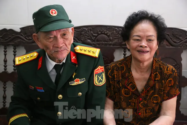 Ông Thanh cùng vợ Ông Thanh cùng vợ