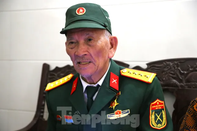 Cựu chiến binh 76 tuổi chạy xe máy xuyên Việt Cựu chiến binh 76 tuổi chạy xe máy xuyên Việt