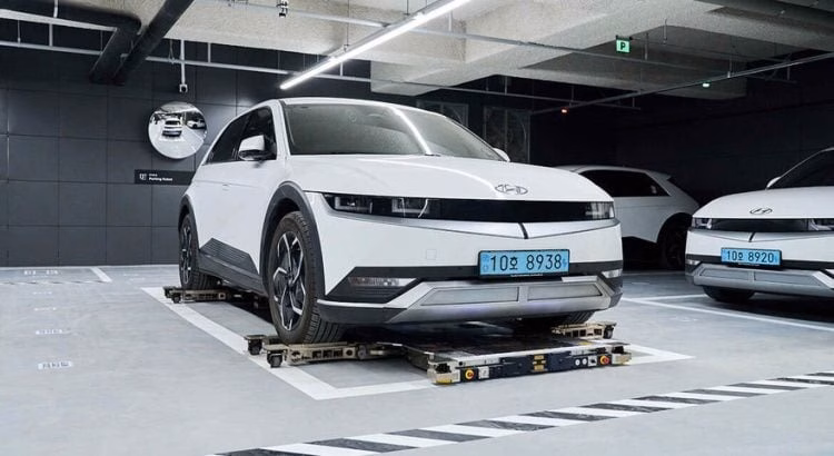 Hyundai ra mắt robot đỗ xe thông minh: Lướt dưới gầm, nâng xe và đỗ chính xác đến từng centimet- Ảnh1. Hyundai ra mắt robot đỗ xe thông minh: Lướt dưới gầm, nâng xe và đỗ chính xác đến từng centimet- Ảnh1.