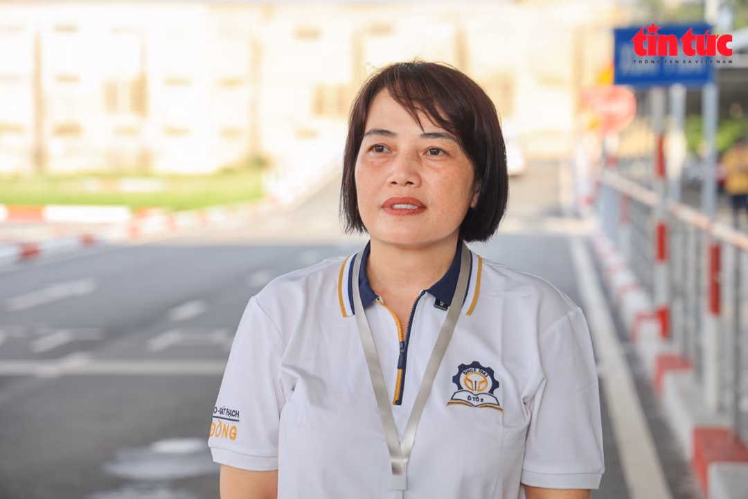 Theo bà Tạ Thanh Phương, Giám đốc Trung tâm sát hạch lái xe của Công ty cổ phần vận tải ô tô số 2, năng lực của trung tâm có thể sát hạch từ 300 đến 400 học viên mỗi ngày.