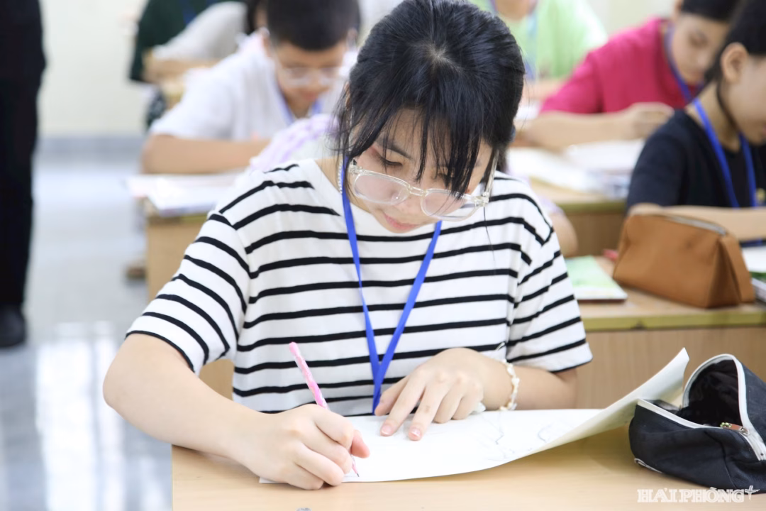 Hội thi vẽ tranh tìm kiếm “Họa sĩ tương lai” năm 2 Hội thi thu hút 89 thí sinh tham gia