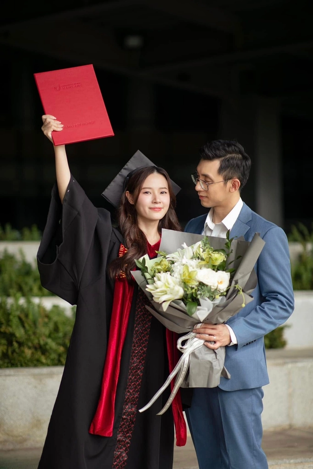 Midu và chồng doanh nhân hạnh phúc sau một năm cưới