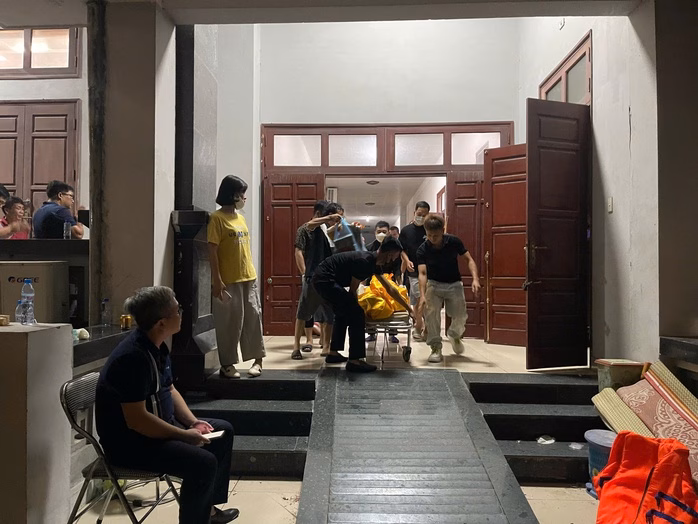 Nỗi đau xé lòng của gia đình nạn nhân trong vụ cháy tại Quảng Ninh Gia đình đưa thi thể nạn nhân về quê lo hậu sự