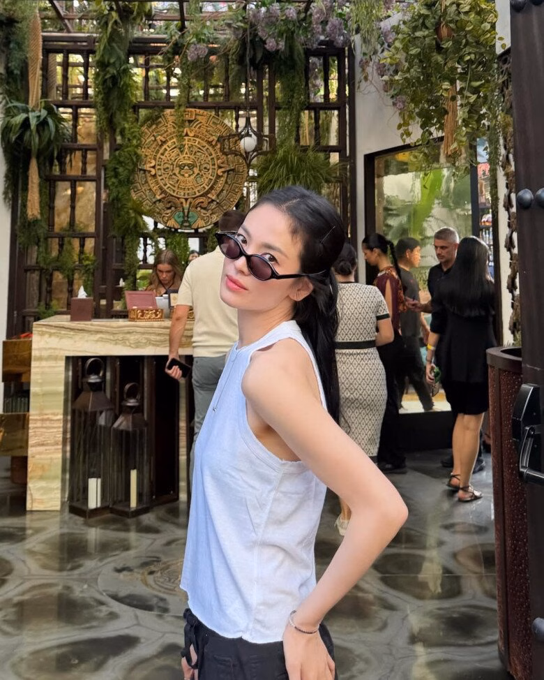 Song Hye Kyo bật mí 3 bước chăm sóc da đơn giản của mình ở tuổi 44 Ăn uống khoa học và chăm chỉ tập luyện là một trong những bí quyết giúp Song Hye Kyo giữ vững được phong độ nhan sắc lẫn vóc dáng ở tuổi 44.
