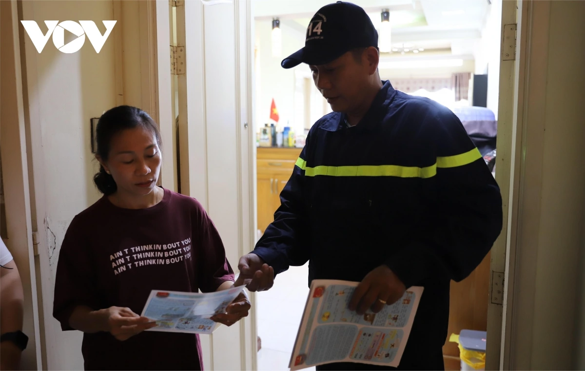 TP HCM siết kiểm tra, giám sát đảm bảo an toàn phòng cháy ở chung cư Cảnh sát PCCC hướng dẫn người dân về quy định đảm bảo an toàn, ngăn chặn nguy cơ cháy nổ