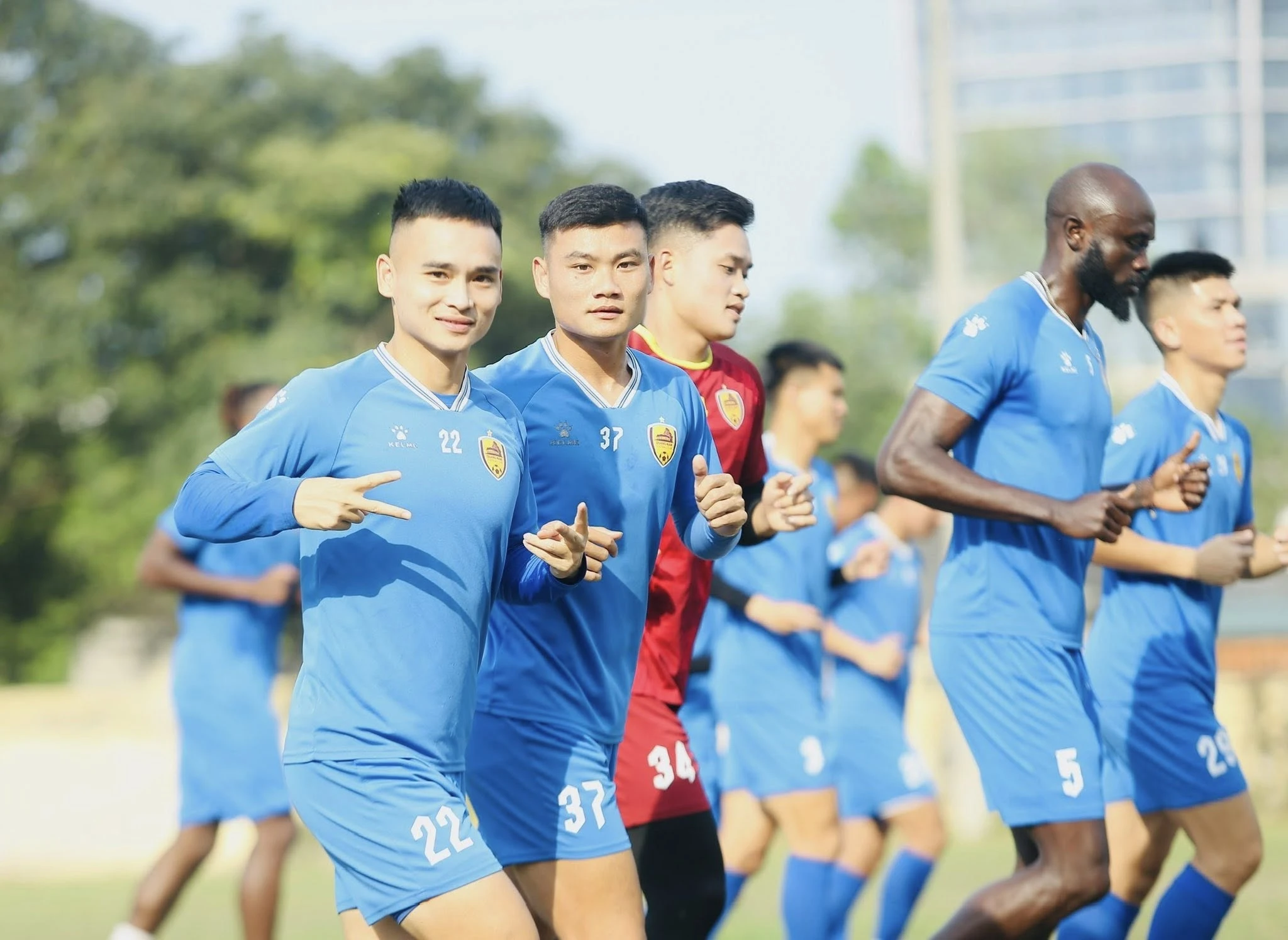 Tương lai bất ổn của cầu thủ Quảng Nam sau khi đội bóng dừng hoạt động Dong thai moi nhat cua CLB Quang Nam hinh anh