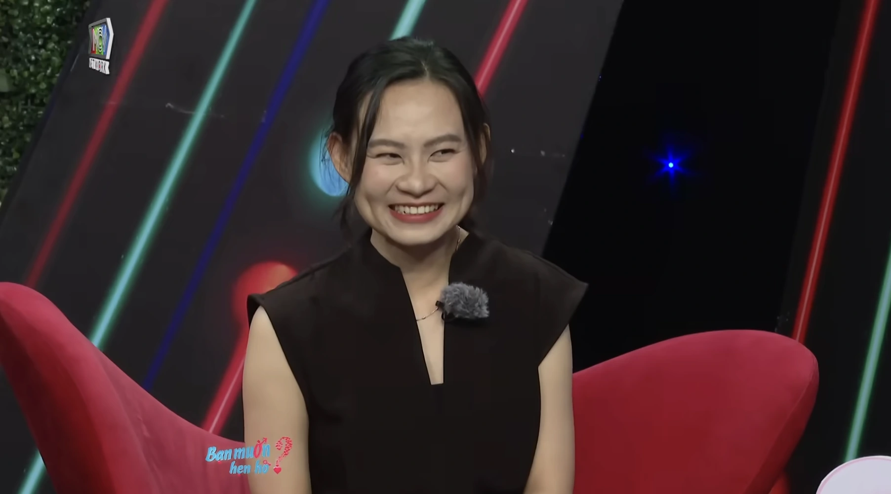 Bác sĩ và thợ tóc bấm nút hẹn hò trên Bạn muốn hẹn hò Tiểu My gây ấn tượng bởi vẻ ngoài xinh xắn, nụ cười duyên