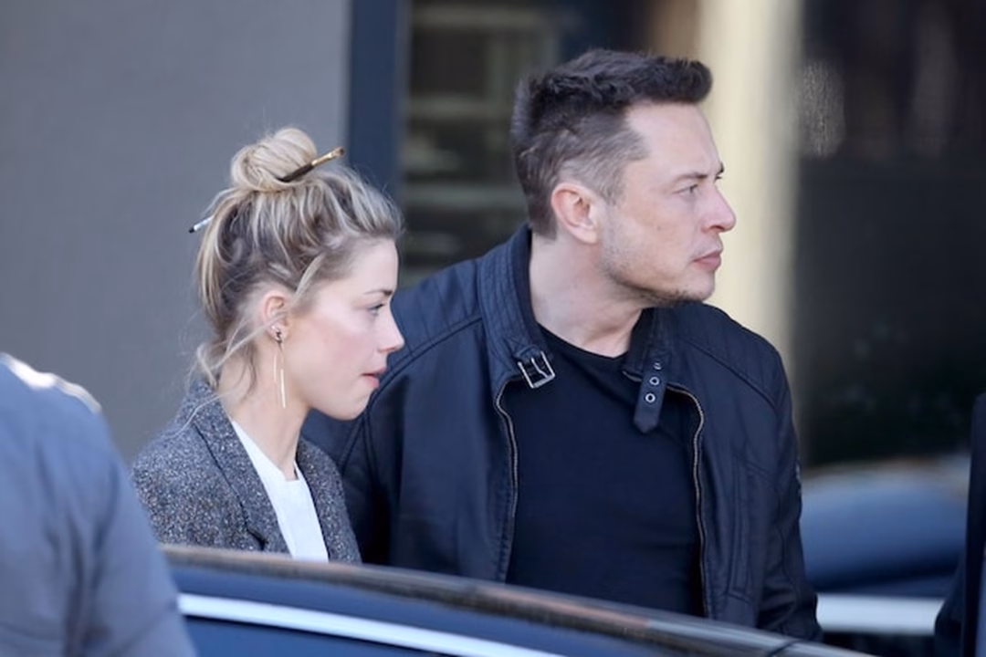 Chuyện tình của Amber Heard và Elon Musk được mô tả vừa ngọt ngào, vừa sóng gió (Ảnh: DM).