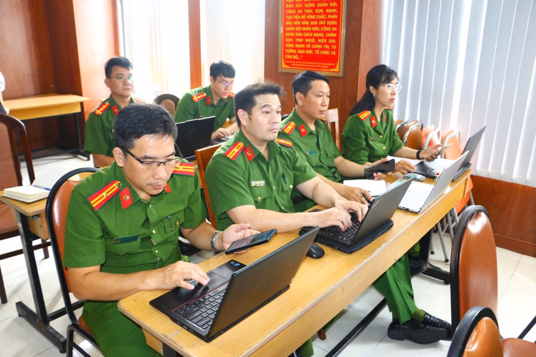 TPHCM: Nâng cao kiến thức phòng cháy chữa cháy cho người dân CBCS Phòng Cảnh sát PCCC&CNCH đẩy mạnh áp dụng công nghệ AI vào hoạt động tuyên truyền và chuyển đổi số