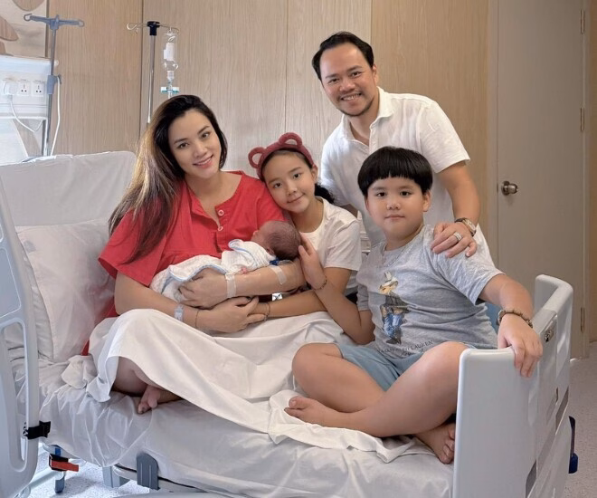 Trang Nhung: Nuôi con là thách thức lớn nhất cuộc đời Trang Nhung rời showbiz ở ẩn 10 năm, giờ U40 sinh con thứ 3 cho chồng đạo diễn, làm mẹ sung sướng - 11