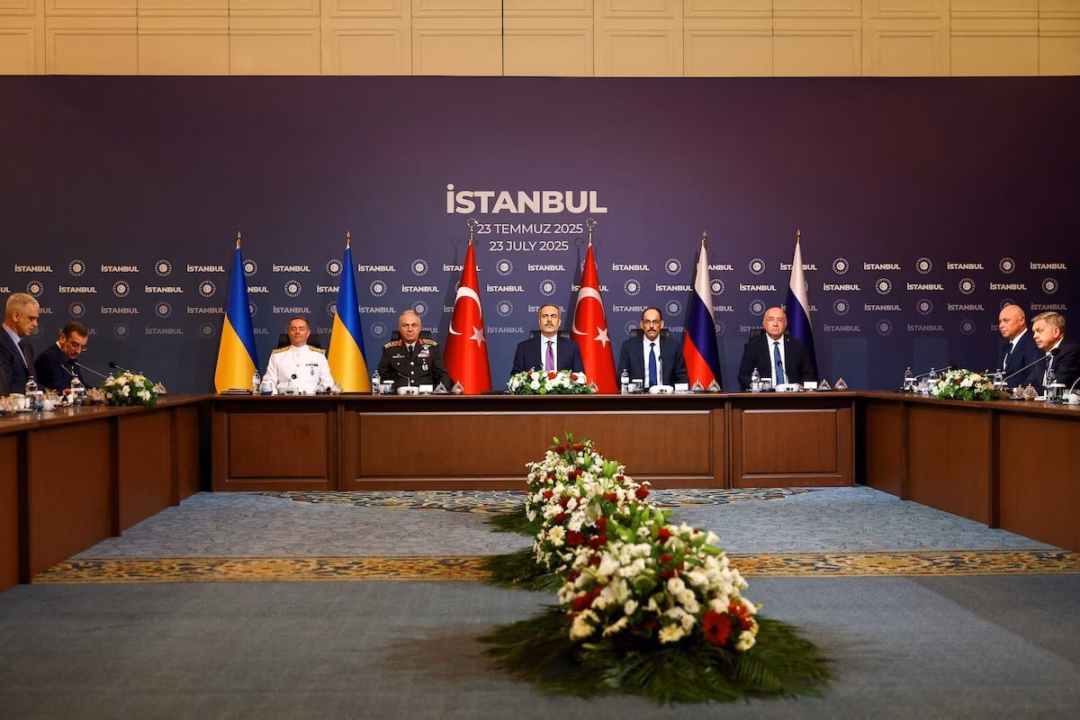 Ukraine và Liên Xô bất đồng về lệnh ngừng bắn Trưởng phái đoàn Nga - Trợ lý tổng thống Vladimir Medinsky. (Ảnh: Sputnik)