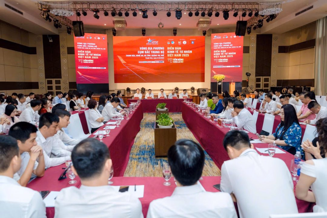 Đại diện doanh nghiệp Bắc Trung Bộ nêu ý kiến đề xuất tại VPSF 2025 khu vực Bắc Trung Bộ.